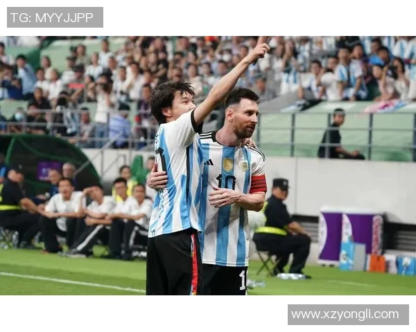 足球明星进球后与球迷互动的精彩瞬间与感人故事